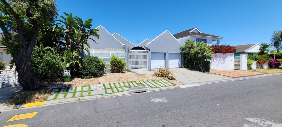 3 Bedroom Property for Sale in Cravenby Western Cape